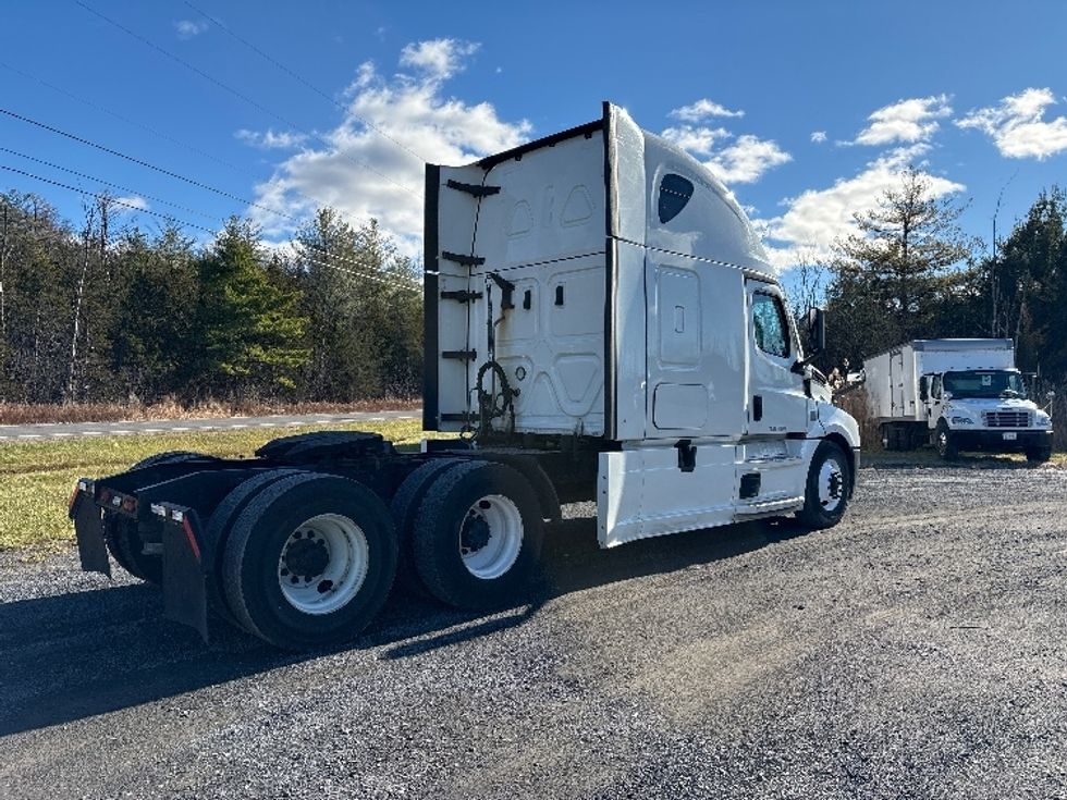 Sleeper Tractor-Heavy Duty Tractors-Freightliner-2021-T12664ST-Coxsackie-NY-595,206\n\t\tmiles-$ 54,000 - Image 7