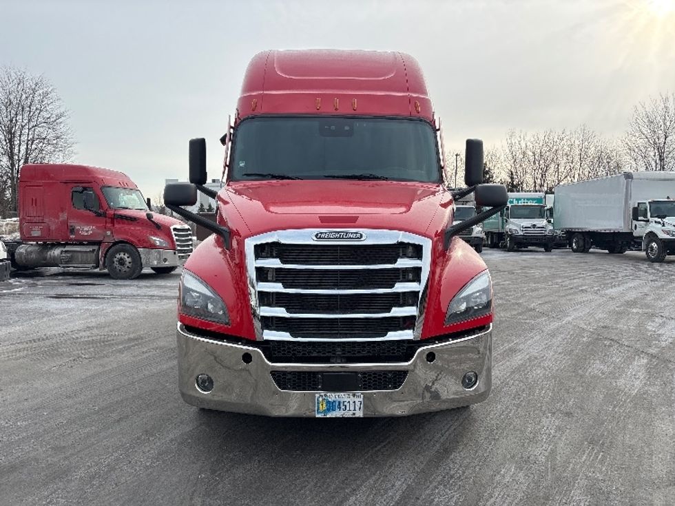 Sleeper Tractor-Heavy Duty Tractors-Freightliner-2021-T12664ST-Cranbury-NJ-358,919\n\t\tmiles-$ 69,500 - Image 2
