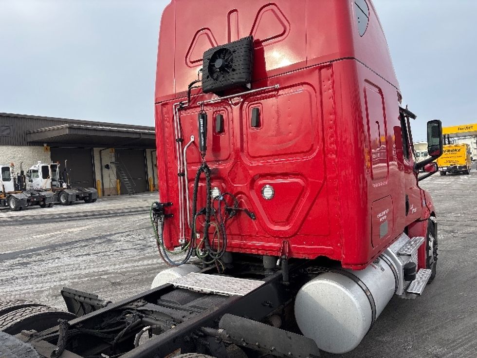 Sleeper Tractor-Heavy Duty Tractors-Freightliner-2021-T12664ST-Cranbury-NJ-358,919\n\t\tmiles-$ 69,500 - Image 21