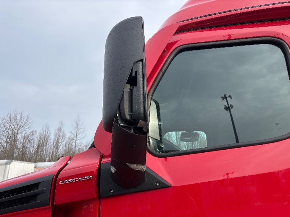 Sleeper Tractor-Heavy Duty Tractors-Freightliner-2021-T12664ST-Cranbury-NJ-358,919\n\t\tmiles-$ 69,500 - Image 22