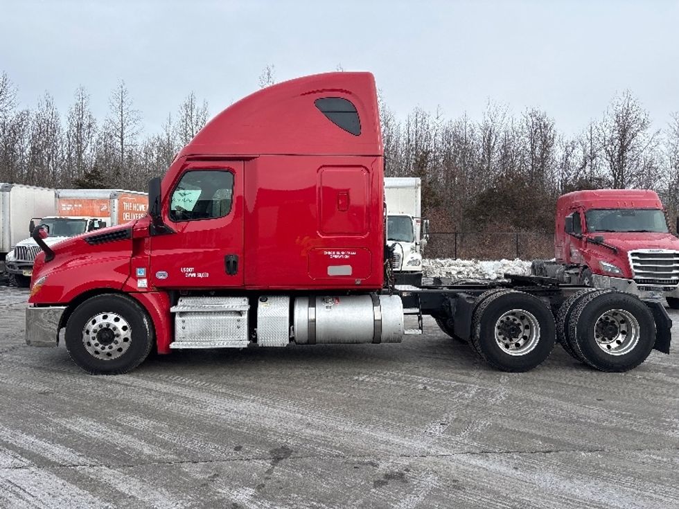 Sleeper Tractor-Heavy Duty Tractors-Freightliner-2021-T12664ST-Cranbury-NJ-358,919\n\t\tmiles-$ 69,500 - Image 4