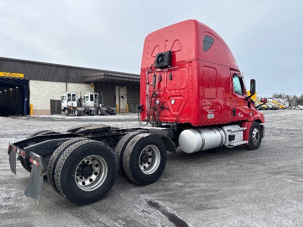 Sleeper Tractor-Heavy Duty Tractors-Freightliner-2021-T12664ST-Cranbury-NJ-358,919\n\t\tmiles-$ 69,500 - Image 7