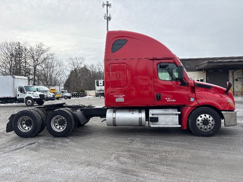 Sleeper Tractor-Heavy Duty Tractors-Freightliner-2021-T12664ST-Cranbury-NJ-358,919\n\t\tmiles-$ 69,500 - Image 8