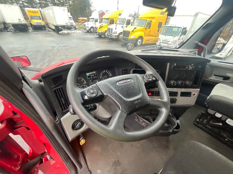 Sleeper Tractor-Heavy Duty Tractors-Freightliner-2021-T12664ST-Cranbury-NJ-417,514\n\t\tmiles-$ 66,000 - Image 11
