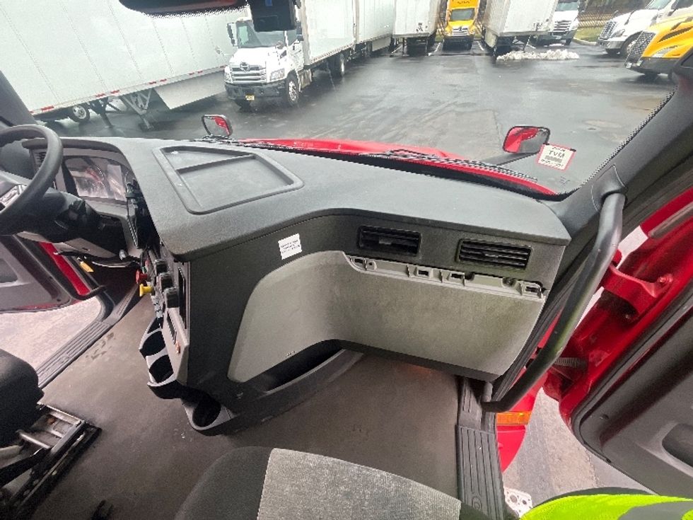 Sleeper Tractor-Heavy Duty Tractors-Freightliner-2021-T12664ST-Cranbury-NJ-417,514\n\t\tmiles-$ 66,000 - Image 14