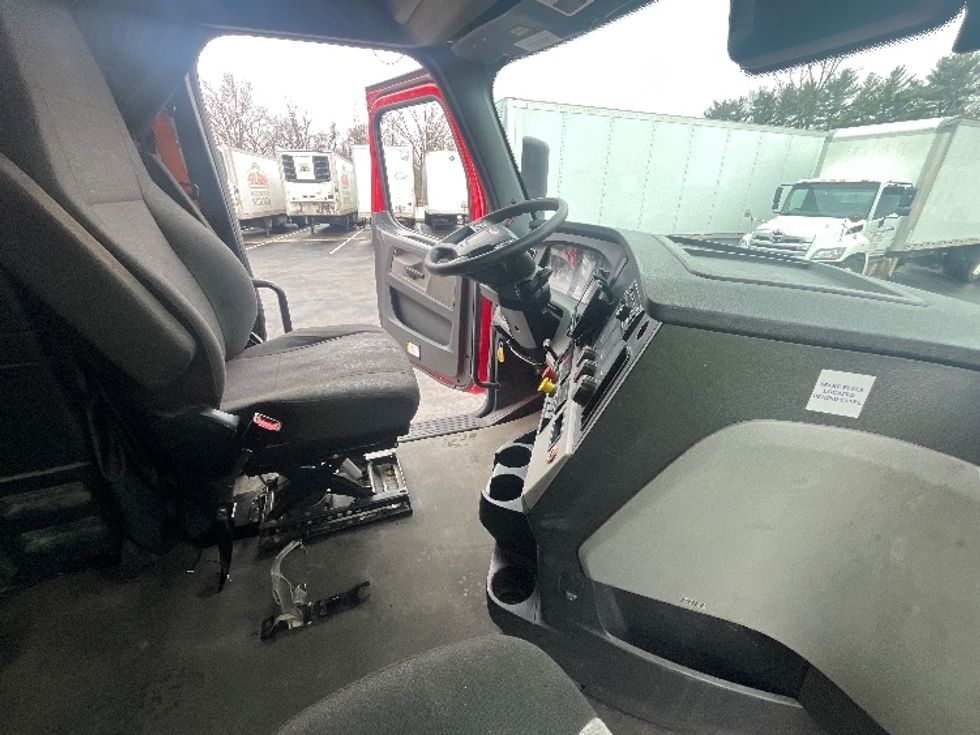 Sleeper Tractor-Heavy Duty Tractors-Freightliner-2021-T12664ST-Cranbury-NJ-417,514\n\t\tmiles-$ 66,000 - Image 15