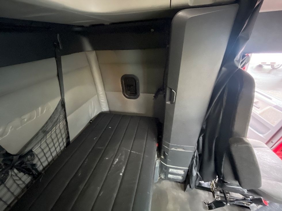 Sleeper Tractor-Heavy Duty Tractors-Freightliner-2021-T12664ST-Cranbury-NJ-417,514\n\t\tmiles-$ 66,000 - Image 18