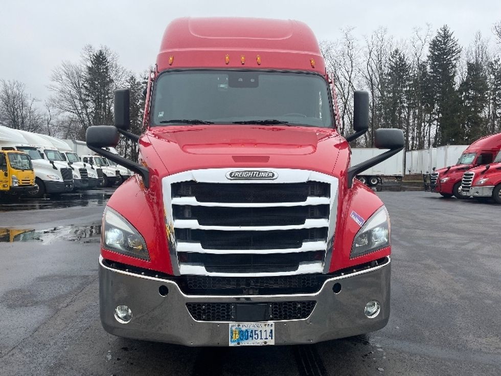 Sleeper Tractor-Heavy Duty Tractors-Freightliner-2021-T12664ST-Cranbury-NJ-417,514\n\t\tmiles-$ 66,000 - Image 2
