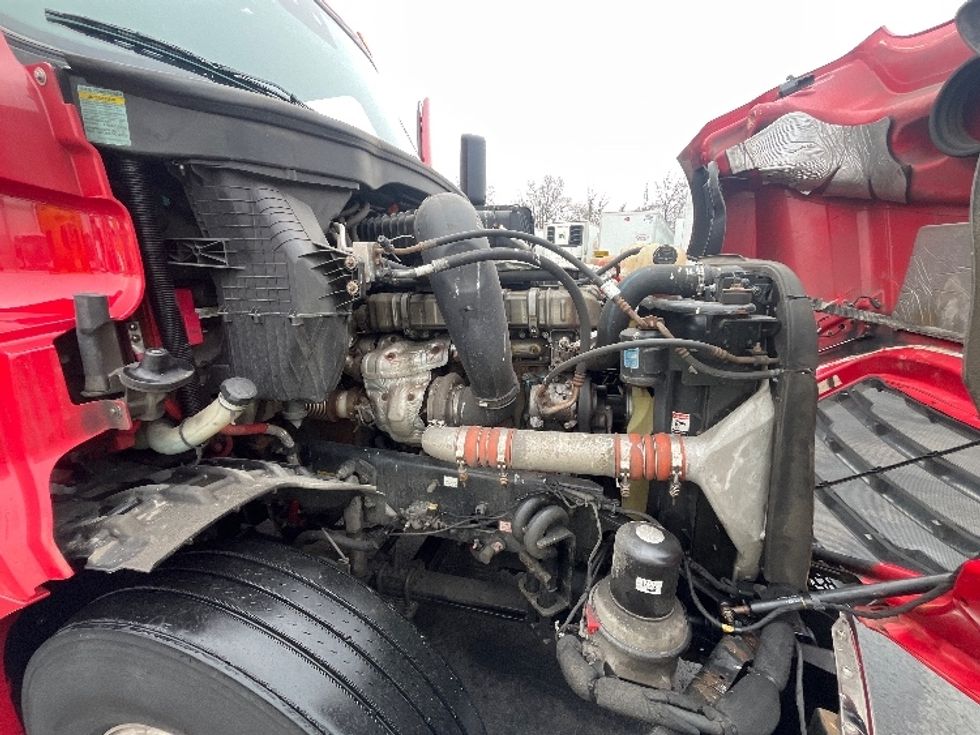 Sleeper Tractor-Heavy Duty Tractors-Freightliner-2021-T12664ST-Cranbury-NJ-417,514\n\t\tmiles-$ 66,000 - Image 20