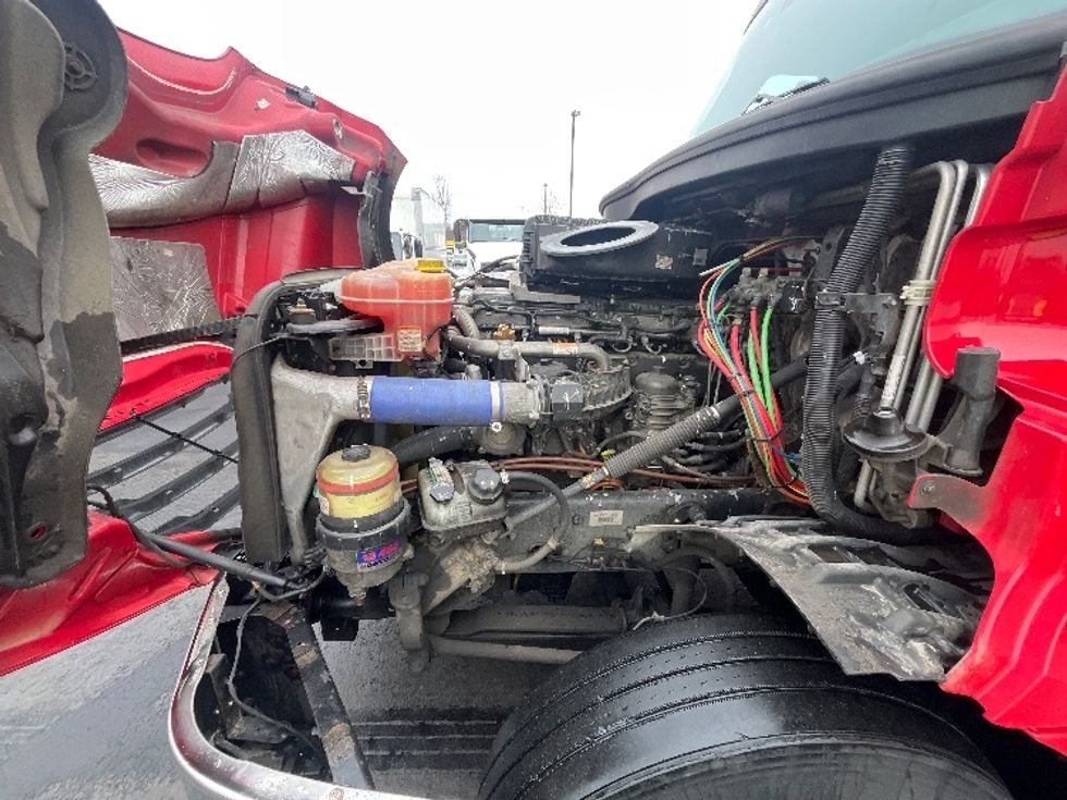 Sleeper Tractor-Heavy Duty Tractors-Freightliner-2021-T12664ST-Cranbury-NJ-417,514\n\t\tmiles-$ 66,000 - Image 21