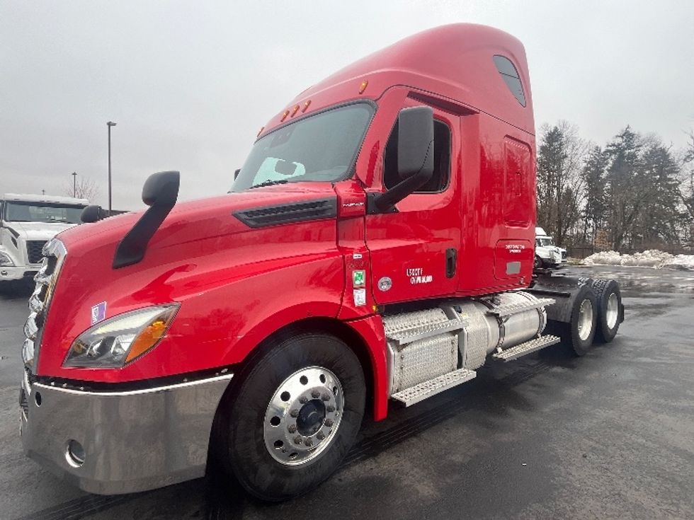 Sleeper Tractor-Heavy Duty Tractors-Freightliner-2021-T12664ST-Cranbury-NJ-417,514\n\t\tmiles-$ 66,000 - Image 3