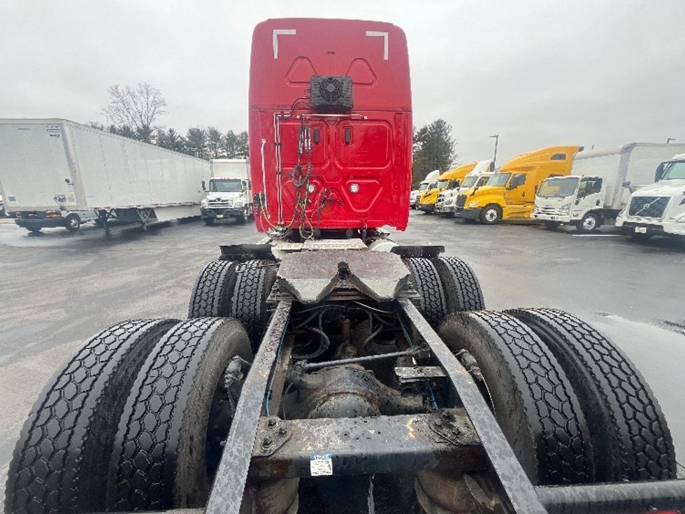 Sleeper Tractor-Heavy Duty Tractors-Freightliner-2021-T12664ST-Cranbury-NJ-417,514\n\t\tmiles-$ 66,000 - Image 6