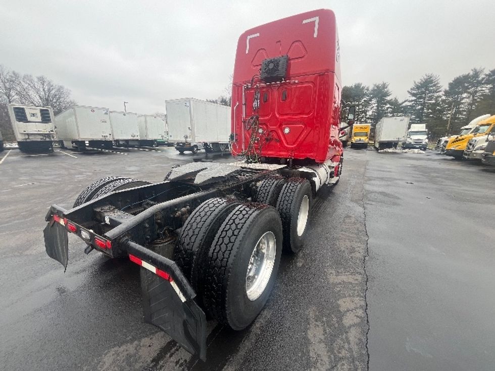 Sleeper Tractor-Heavy Duty Tractors-Freightliner-2021-T12664ST-Cranbury-NJ-417,514\n\t\tmiles-$ 66,000 - Image 7