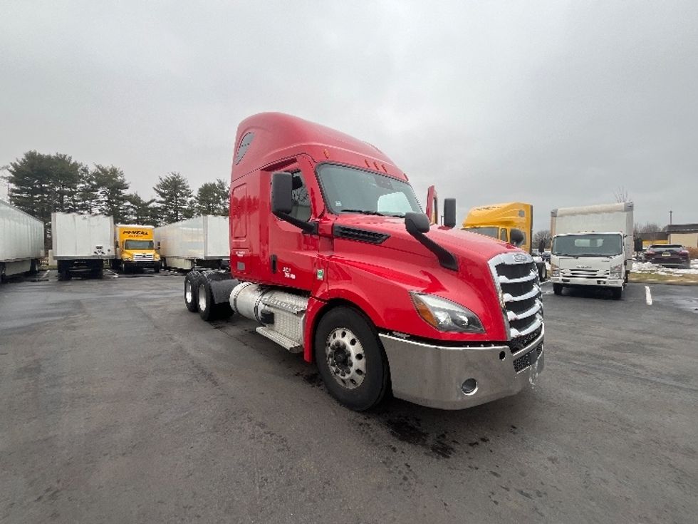 Sleeper Tractor-Heavy Duty Tractors-Freightliner-2021-T12664ST-Cranbury-NJ-460,334\n\t\tmiles-$ 62,750 - Image 1