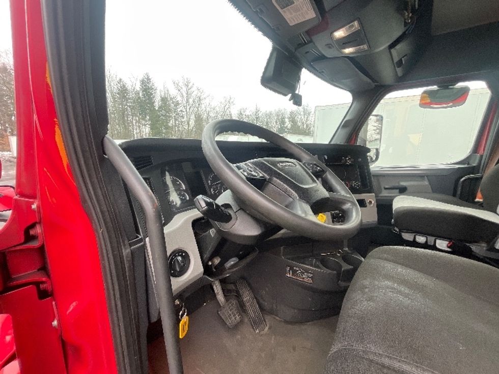 Sleeper Tractor-Heavy Duty Tractors-Freightliner-2021-T12664ST-Cranbury-NJ-460,334\n\t\tmiles-$ 62,750 - Image 10
