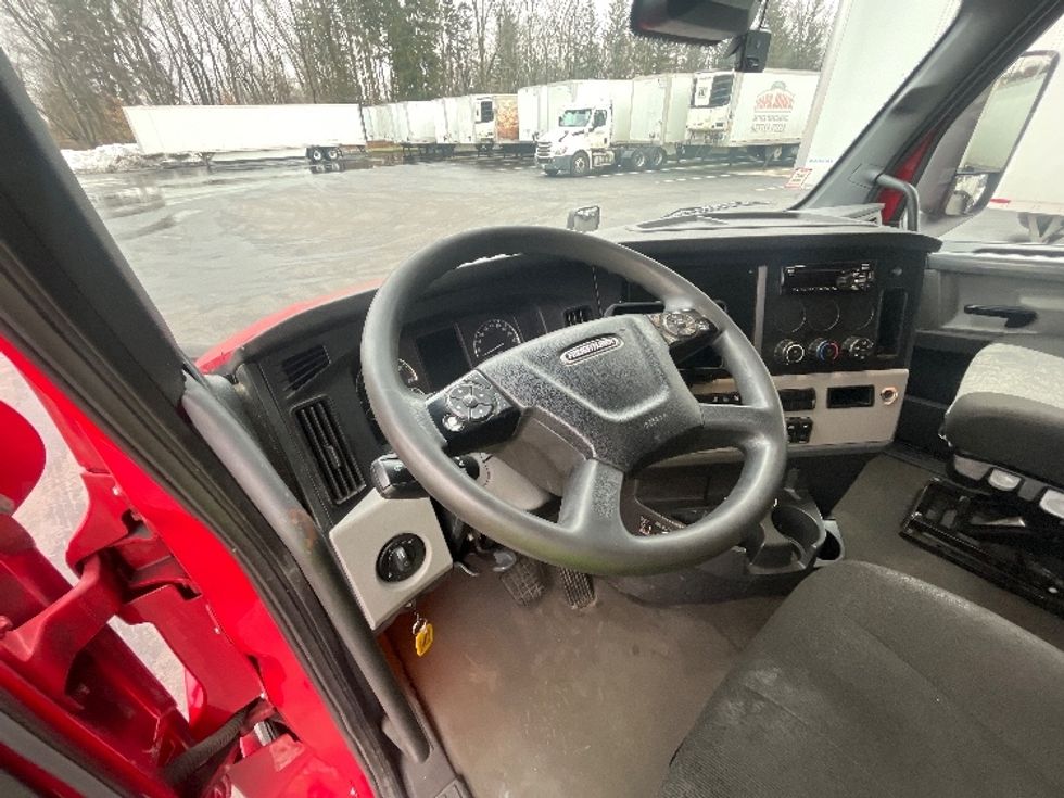 Sleeper Tractor-Heavy Duty Tractors-Freightliner-2021-T12664ST-Cranbury-NJ-460,334\n\t\tmiles-$ 62,750 - Image 11