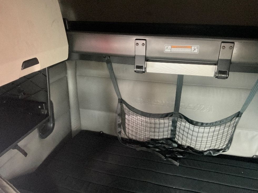 Sleeper Tractor-Heavy Duty Tractors-Freightliner-2021-T12664ST-Cranbury-NJ-460,334\n\t\tmiles-$ 62,750 - Image 15