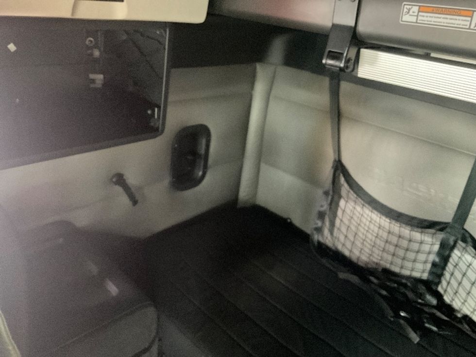 Sleeper Tractor-Heavy Duty Tractors-Freightliner-2021-T12664ST-Cranbury-NJ-460,334\n\t\tmiles-$ 62,750 - Image 18