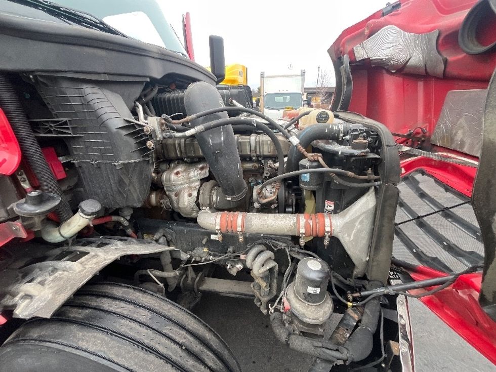 Sleeper Tractor-Heavy Duty Tractors-Freightliner-2021-T12664ST-Cranbury-NJ-460,334\n\t\tmiles-$ 62,750 - Image 19