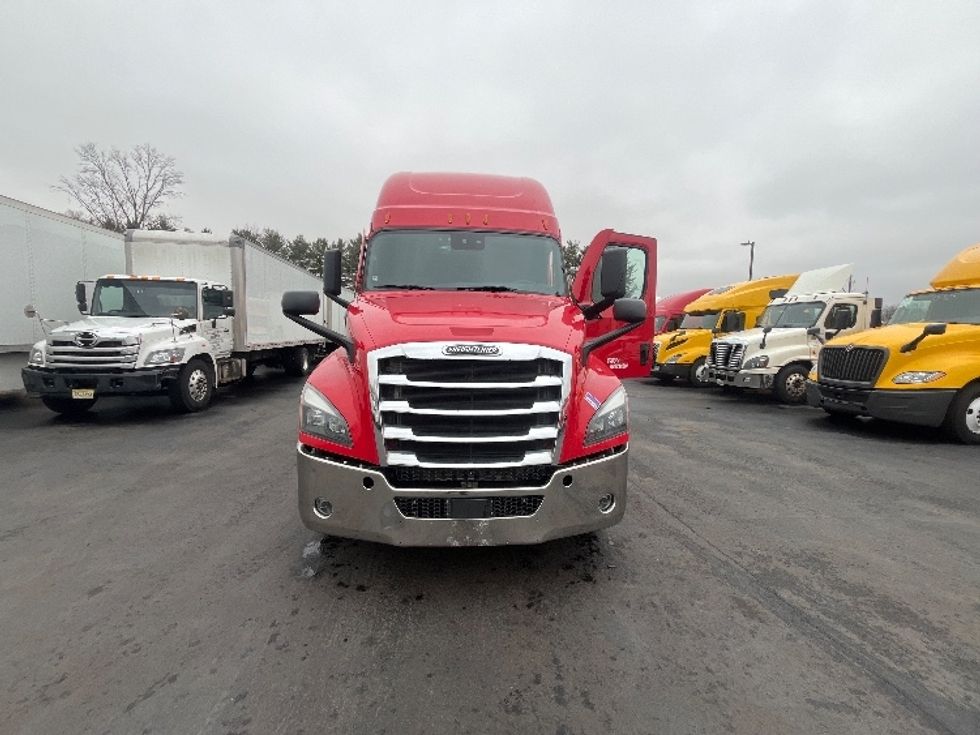 Sleeper Tractor-Heavy Duty Tractors-Freightliner-2021-T12664ST-Cranbury-NJ-460,334\n\t\tmiles-$ 62,750 - Image 2