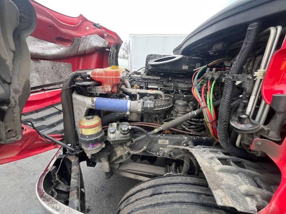 Sleeper Tractor-Heavy Duty Tractors-Freightliner-2021-T12664ST-Cranbury-NJ-460,334\n\t\tmiles-$ 62,750 - Image 20