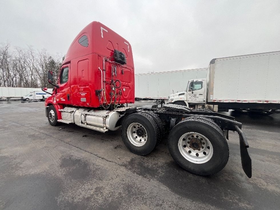 Sleeper Tractor-Heavy Duty Tractors-Freightliner-2021-T12664ST-Cranbury-NJ-460,334\n\t\tmiles-$ 62,750 - Image 5