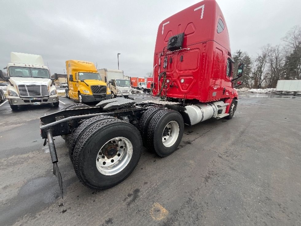 Sleeper Tractor-Heavy Duty Tractors-Freightliner-2021-T12664ST-Cranbury-NJ-460,334\n\t\tmiles-$ 62,750 - Image 7
