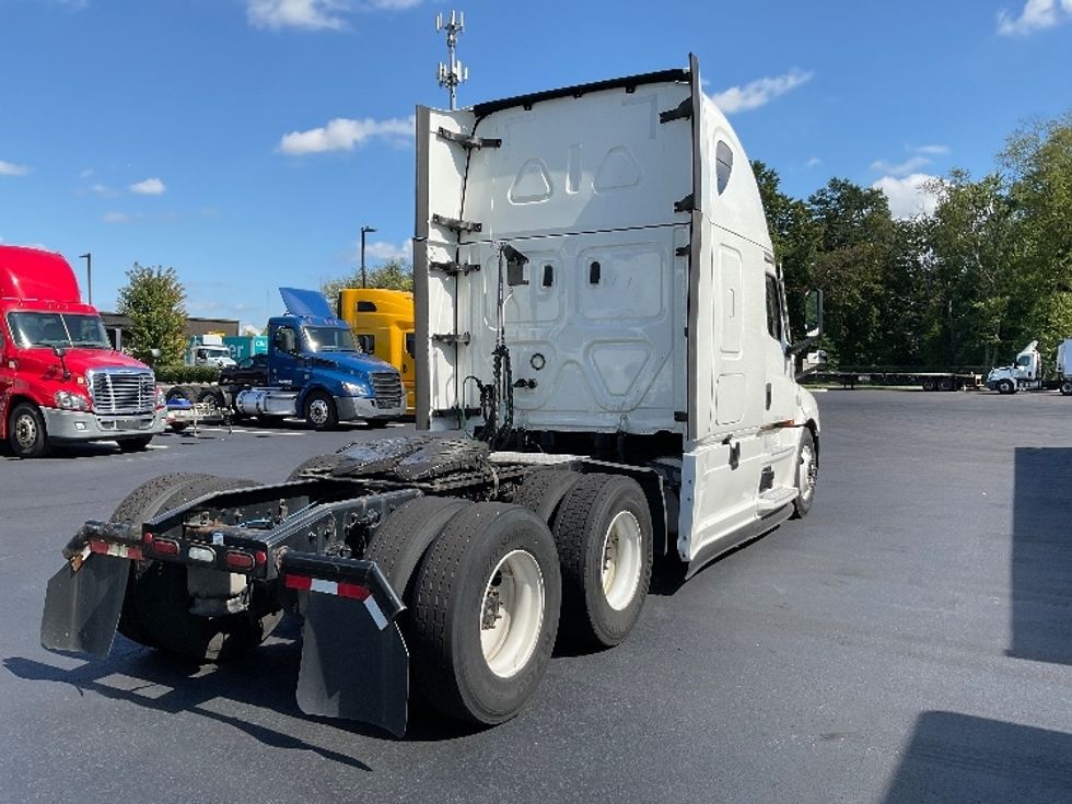 Sleeper Tractor-Heavy Duty Tractors-Freightliner-2021-T12664ST-Cranbury-NJ-489,125\n\t\tmiles-$ 59,000 - Image 7