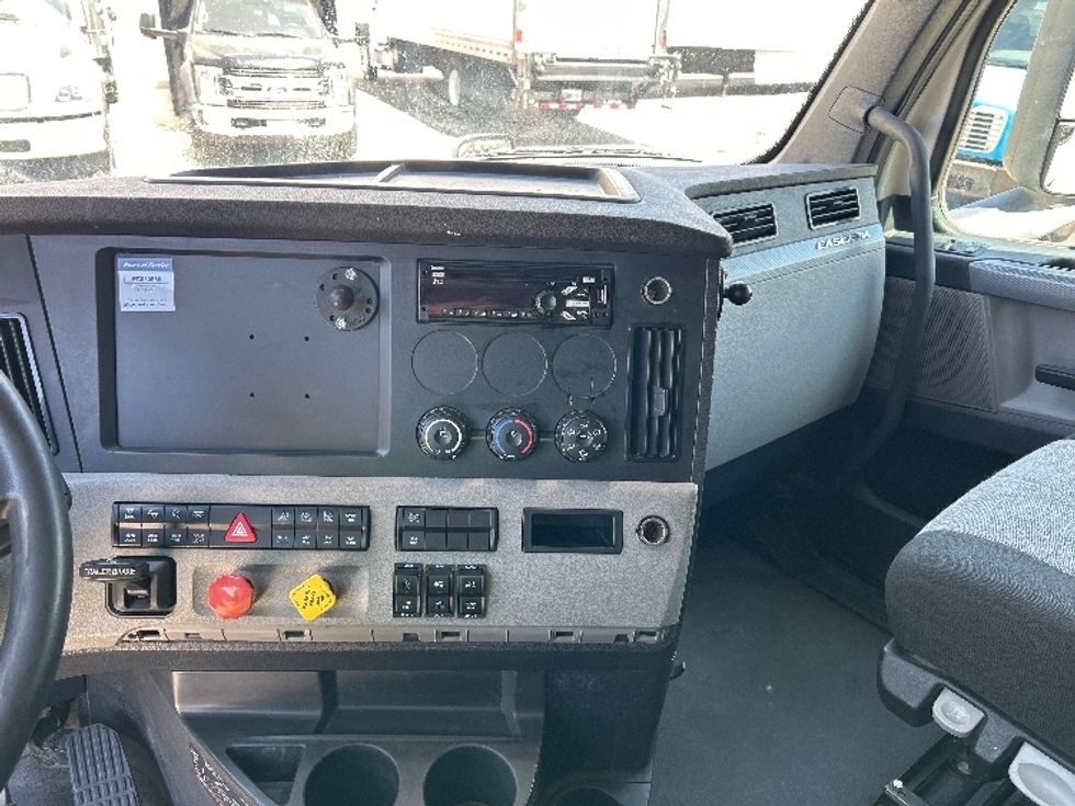 Sleeper Tractor-Heavy Duty Tractors-Freightliner-2021-T12664ST-Dallas-TX-452,282\n\t\tmiles-$ 75,750 - Image 12
