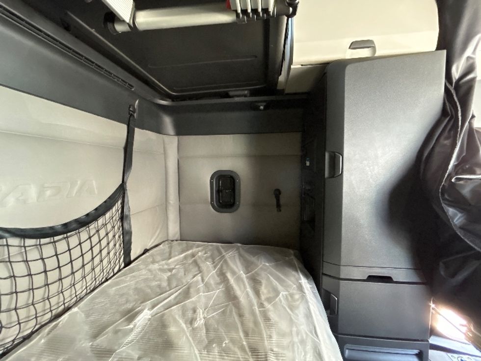 Sleeper Tractor-Heavy Duty Tractors-Freightliner-2021-T12664ST-Dallas-TX-452,282\n\t\tmiles-$ 75,750 - Image 18