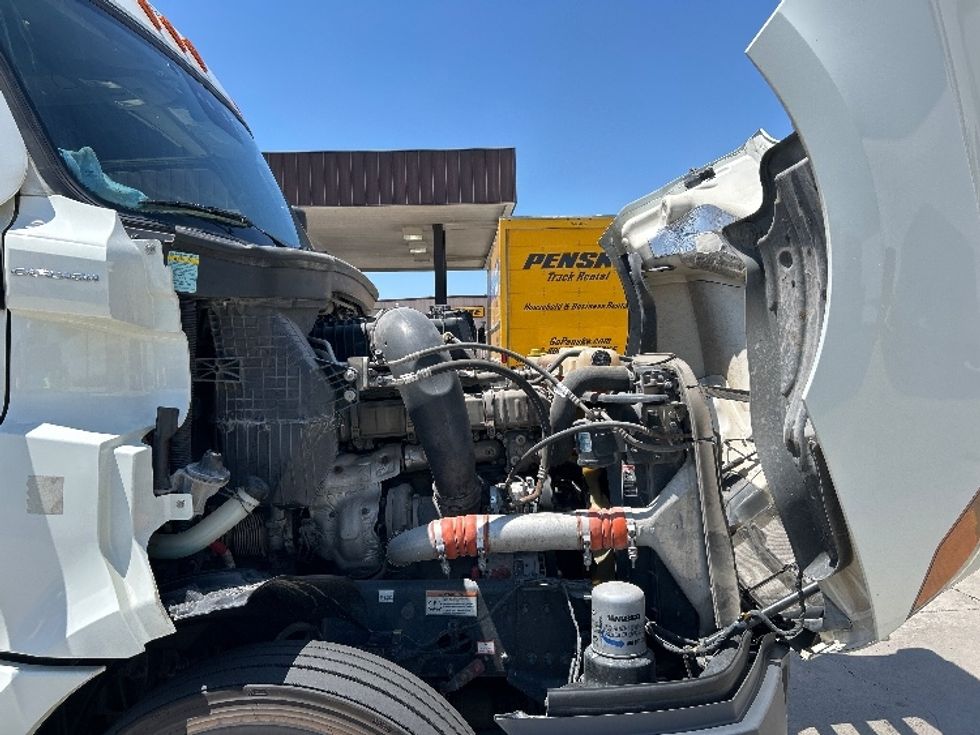 Sleeper Tractor-Heavy Duty Tractors-Freightliner-2021-T12664ST-Dallas-TX-452,282\n\t\tmiles-$ 75,750 - Image 20