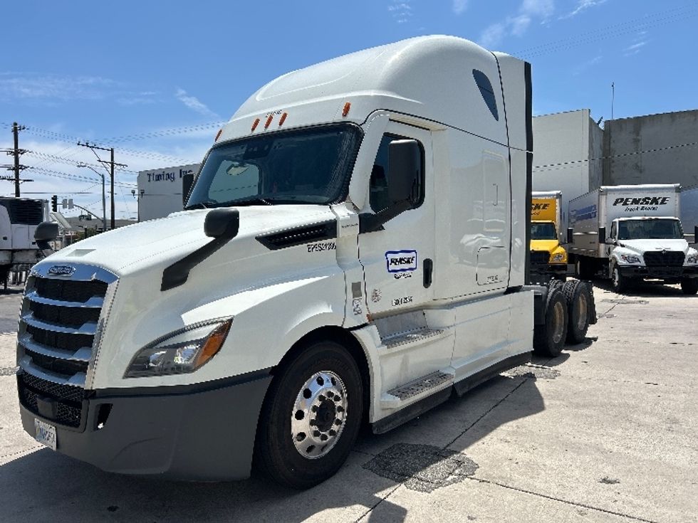 Sleeper Tractor-Heavy Duty Tractors-Freightliner-2021-T12664ST-Dallas-TX-452,282\n\t\tmiles-$ 75,750 - Image 3