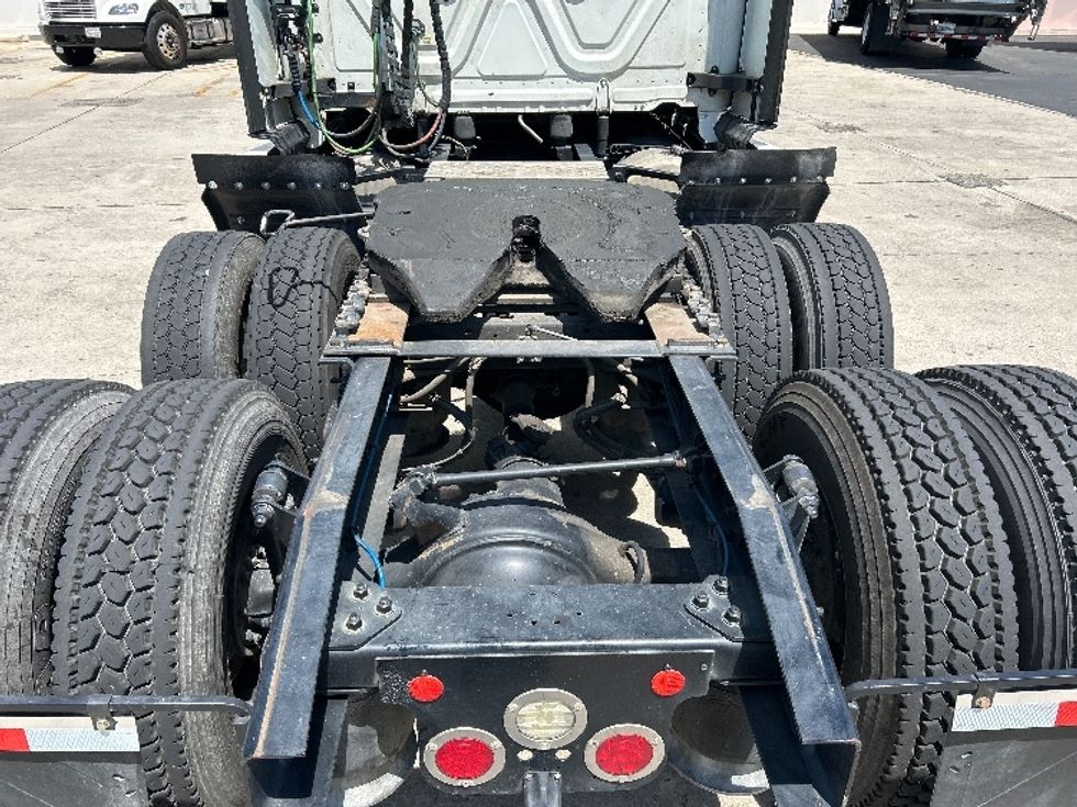 Sleeper Tractor-Heavy Duty Tractors-Freightliner-2021-T12664ST-Dallas-TX-452,282\n\t\tmiles-$ 75,750 - Image 6