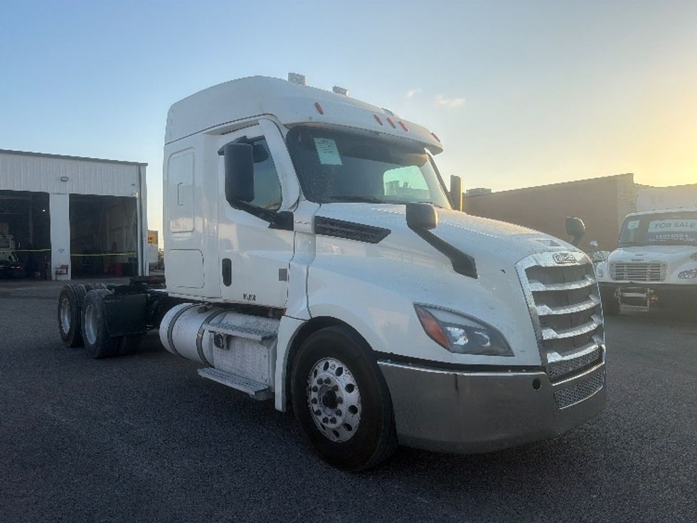 Sleeper Tractor-Heavy Duty Tractors-Freightliner-2021-T12664ST-Dallas-TX-476,223\n\t\tmiles-$ 71,500 - Image 1