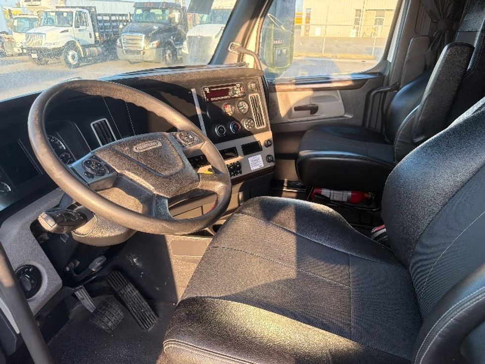 Sleeper Tractor-Heavy Duty Tractors-Freightliner-2021-T12664ST-Dallas-TX-476,223\n\t\tmiles-$ 71,500 - Image 10