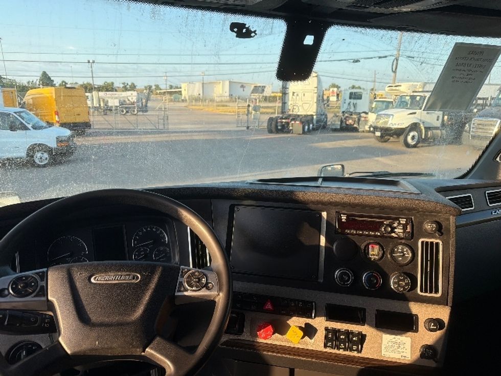 Sleeper Tractor-Heavy Duty Tractors-Freightliner-2021-T12664ST-Dallas-TX-476,223\n\t\tmiles-$ 71,500 - Image 11