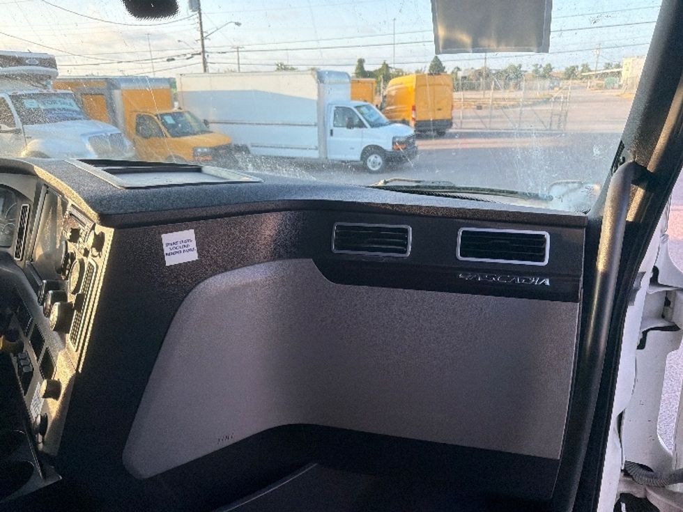 Sleeper Tractor-Heavy Duty Tractors-Freightliner-2021-T12664ST-Dallas-TX-476,223\n\t\tmiles-$ 71,500 - Image 14