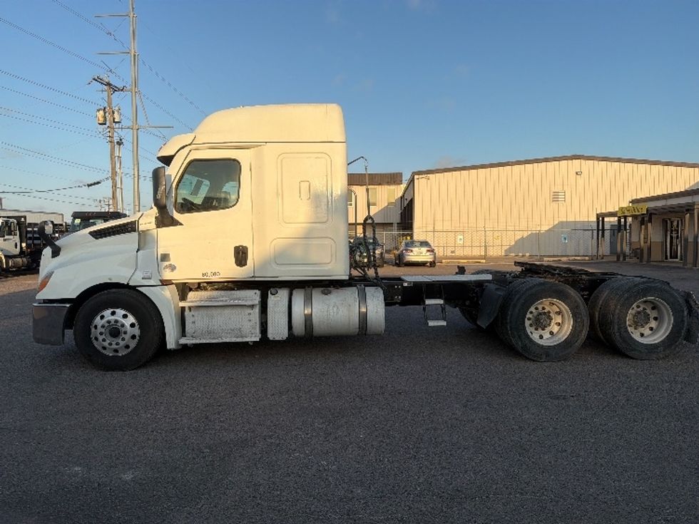 Sleeper Tractor-Heavy Duty Tractors-Freightliner-2021-T12664ST-Dallas-TX-476,223\n\t\tmiles-$ 71,500 - Image 4