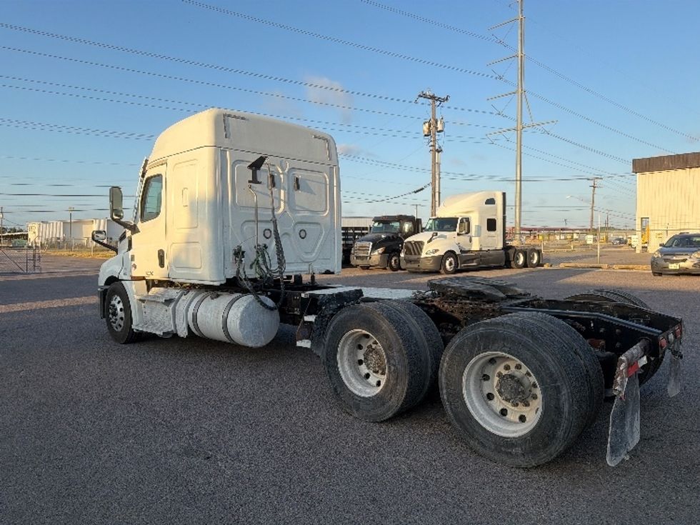Sleeper Tractor-Heavy Duty Tractors-Freightliner-2021-T12664ST-Dallas-TX-476,223\n\t\tmiles-$ 71,500 - Image 5
