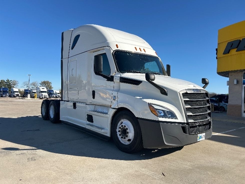 Sleeper Tractor-Heavy Duty Tractors-Freightliner-2021-T12664ST-Dallas-TX-505,222\n\t\tmiles-$ 68,000 - Image 1