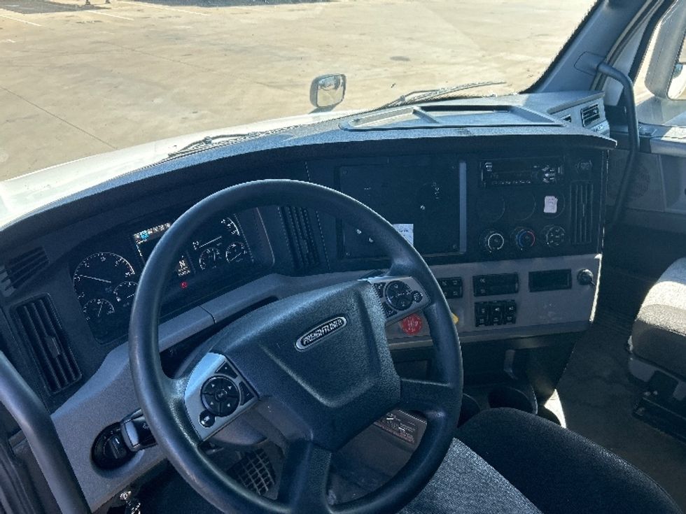 Sleeper Tractor-Heavy Duty Tractors-Freightliner-2021-T12664ST-Dallas-TX-505,222\n\t\tmiles-$ 68,000 - Image 10