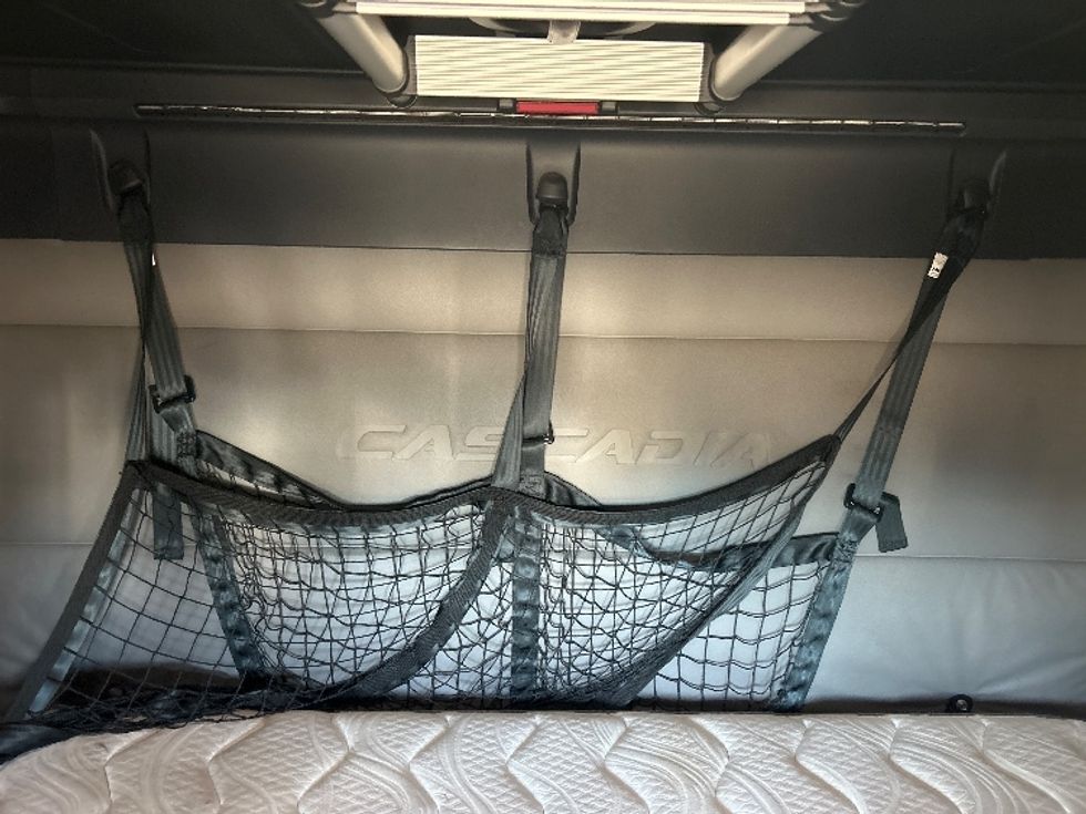 Sleeper Tractor-Heavy Duty Tractors-Freightliner-2021-T12664ST-Dallas-TX-505,222\n\t\tmiles-$ 68,000 - Image 15