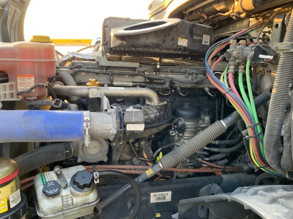 Sleeper Tractor-Heavy Duty Tractors-Freightliner-2021-T12664ST-Dallas-TX-505,222\n\t\tmiles-$ 68,000 - Image 21