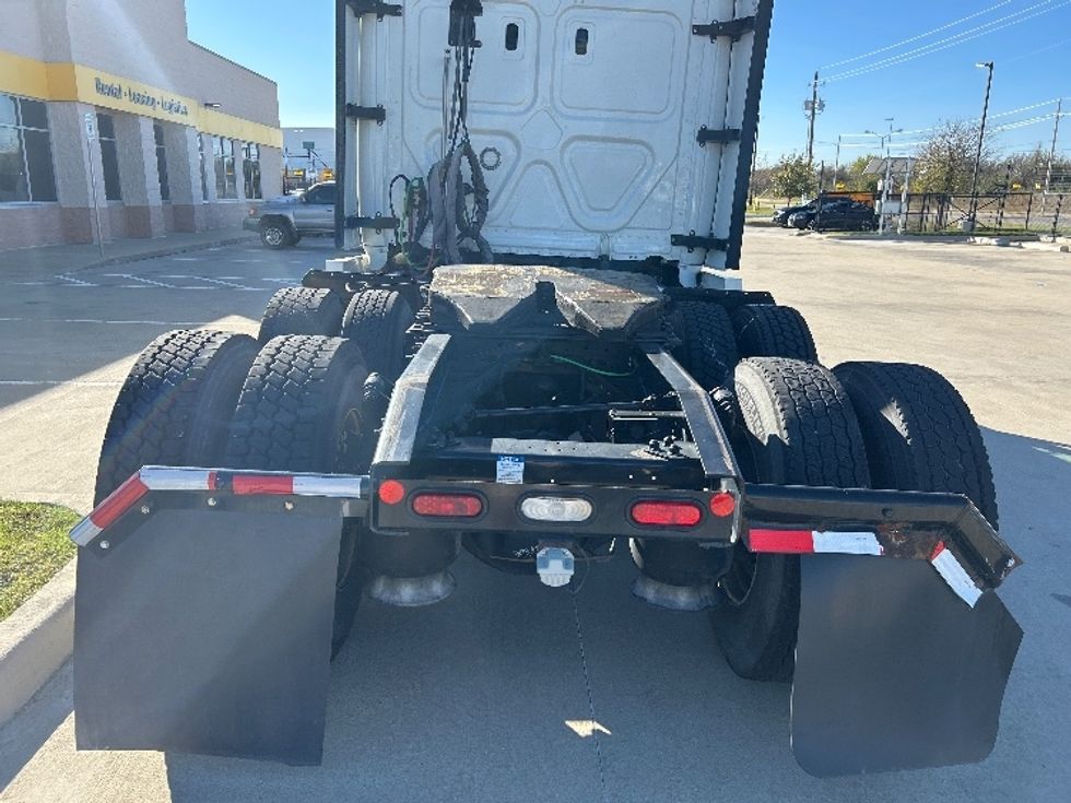 Sleeper Tractor-Heavy Duty Tractors-Freightliner-2021-T12664ST-Dallas-TX-505,222\n\t\tmiles-$ 68,000 - Image 6