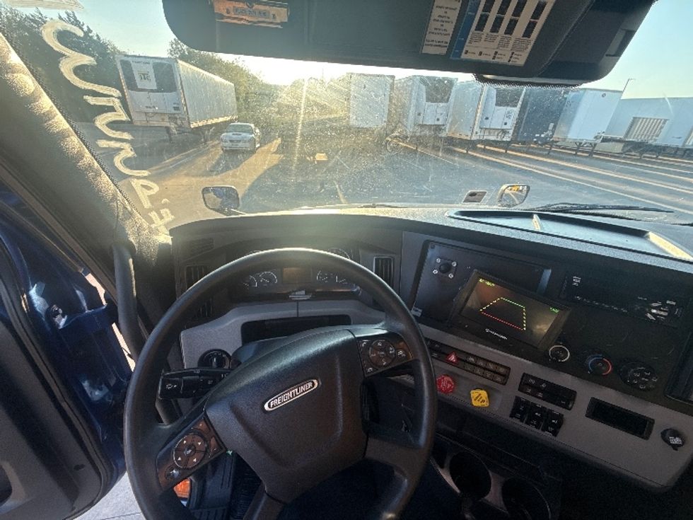 Sleeper Tractor-Heavy Duty Tractors-Freightliner-2021-T12664ST-Dallas-TX-518,909\n\t\tmiles-$ 68,000 - Image 11