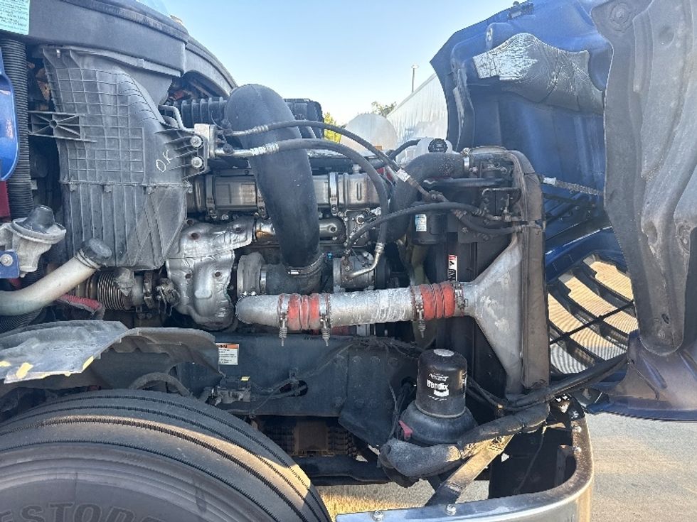 Sleeper Tractor-Heavy Duty Tractors-Freightliner-2021-T12664ST-Dallas-TX-518,909\n\t\tmiles-$ 68,000 - Image 19