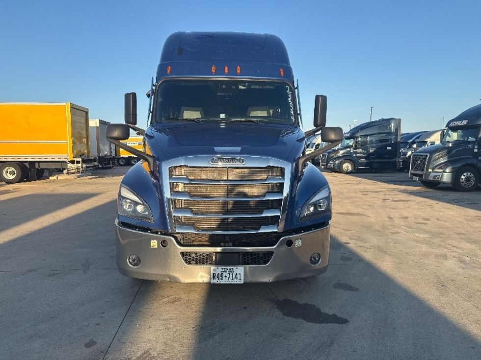 Sleeper Tractor-Heavy Duty Tractors-Freightliner-2021-T12664ST-Dallas-TX-518,909\n\t\tmiles-$ 68,000 - Image 2