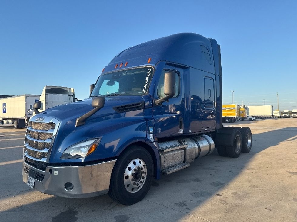 Sleeper Tractor-Heavy Duty Tractors-Freightliner-2021-T12664ST-Dallas-TX-518,909\n\t\tmiles-$ 68,000 - Image 3