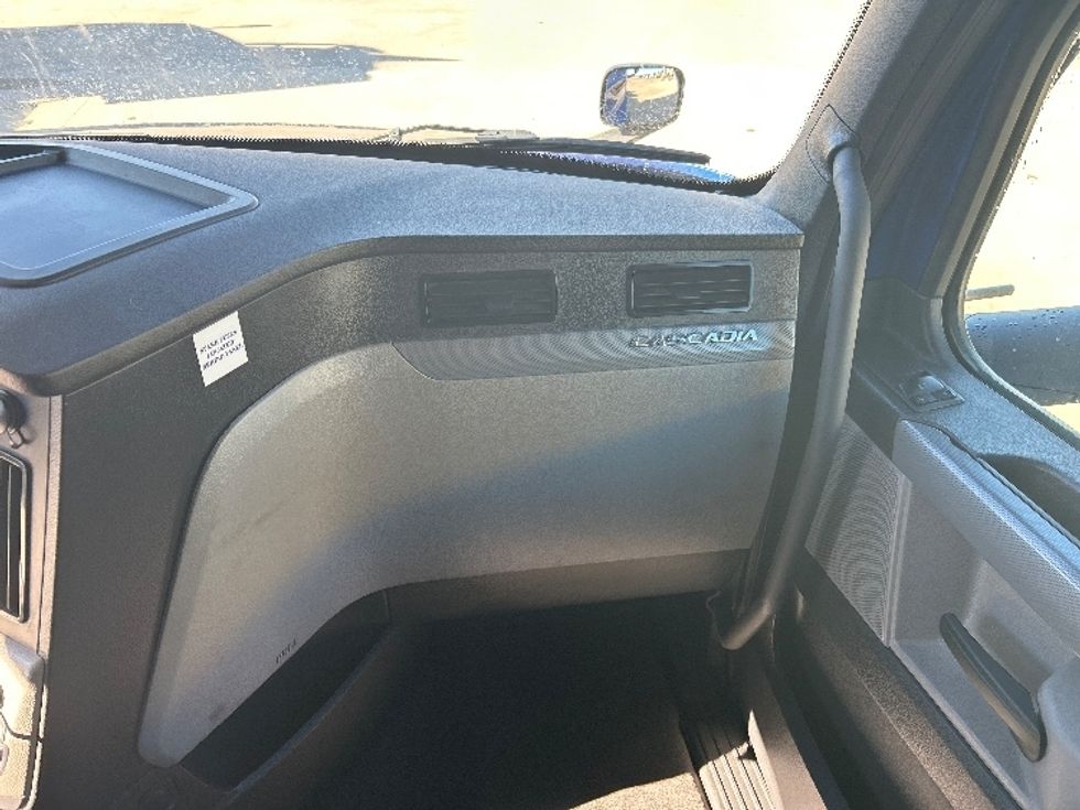 Sleeper Tractor-Heavy Duty Tractors-Freightliner-2021-T12664ST-Dallas-TX-534,522\n\t\tmiles-$ 65,000 - Image 14