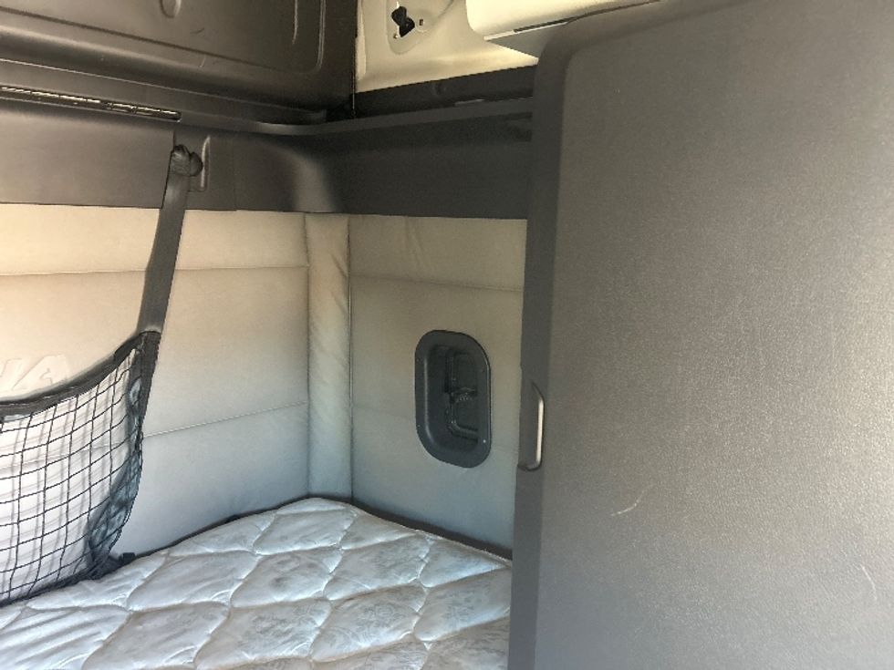 Sleeper Tractor-Heavy Duty Tractors-Freightliner-2021-T12664ST-Dallas-TX-534,522\n\t\tmiles-$ 65,000 - Image 18